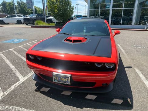 Used 2020 Dodge Challenger R/T RWD image 2