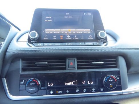 Used 2024 Nissan Rogue SV w/ SV Premium Package FWD image 21