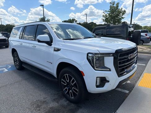 Used 2023 GMC Yukon XL AT4 w/ Technology Package AWD/4WD image 6