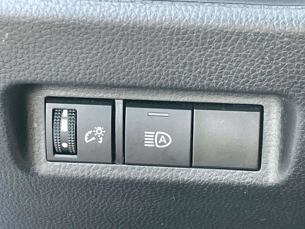 Used 2024 Toyota RAV4 XLE AWD/4WD image 22