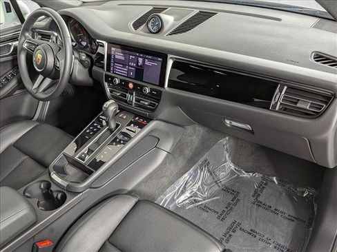 Certified 2025 Porsche Macan image 25