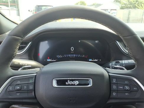 Used 2024 Jeep Grand Cherokee Altitude AWD/4WD image 20
