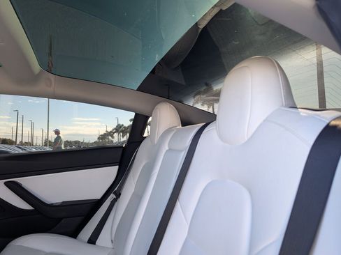 Used 2020 Tesla Model 3 Long Range image 16