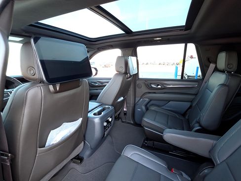 Used 2023 GMC Yukon Denali w/ Denali Reserve Package image 17