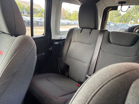 Used 2025 Jeep Wrangler Unlimited Rubicon image 39