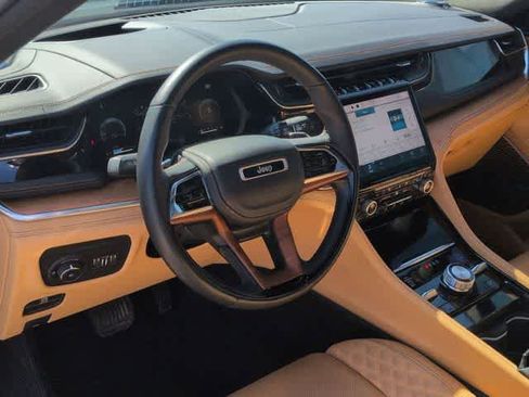 Used 2022 Jeep Grand Cherokee Summit AWD/4WD image 10