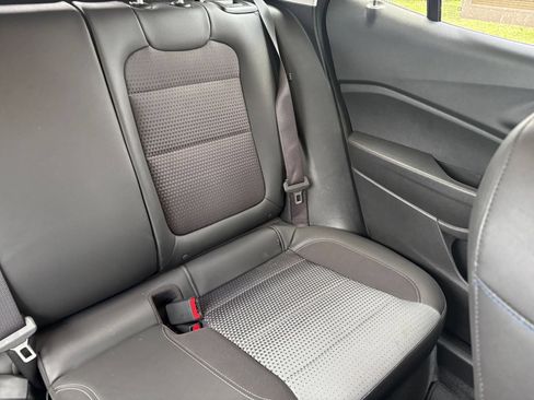Used 2025 Chevrolet Trax LT w/ LT Convenience Package FWD image 38