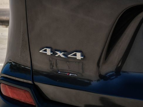 Used 2019 Jeep Cherokee Latitude Plus w/ Comfort/Convenience Group image 55