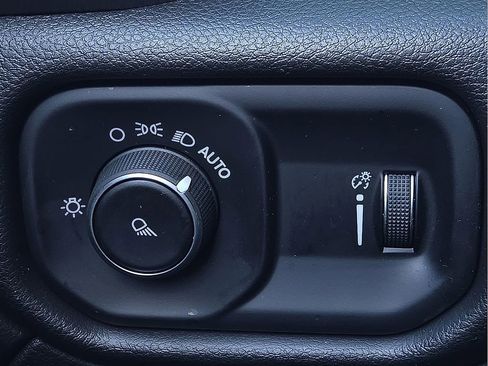 Used 2024 RAM 2500 Tradesman w/ Chrome Appearance Group image 17