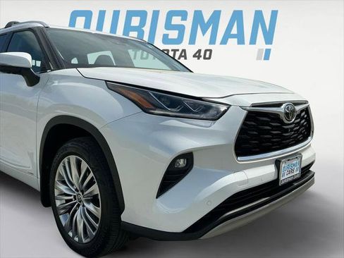 Certified 2025 Toyota Highlander Platinum AWD/4WD image 10
