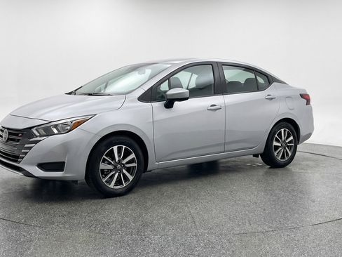 Used 2025 Nissan Versa SV FWD image 3