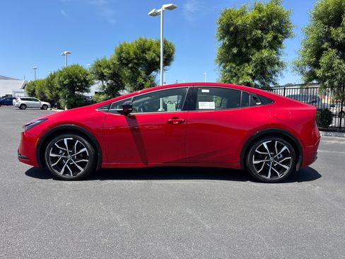 New 2026 Toyota Prius Plug-In Hybrid FWD image 7