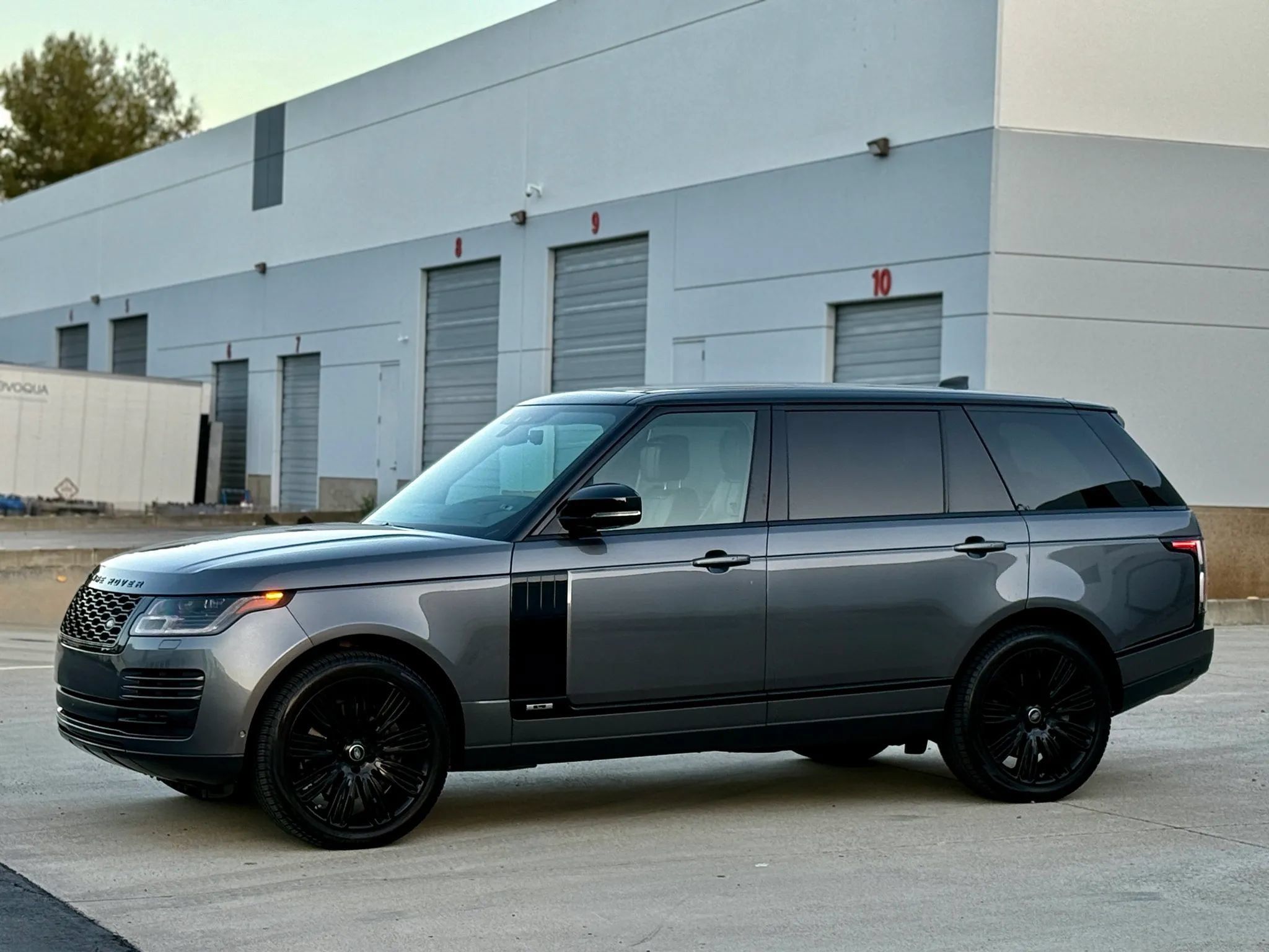Used 2019 Land Rover Range Rover Long Wheelbase Supercharged AWD/4WD image 14