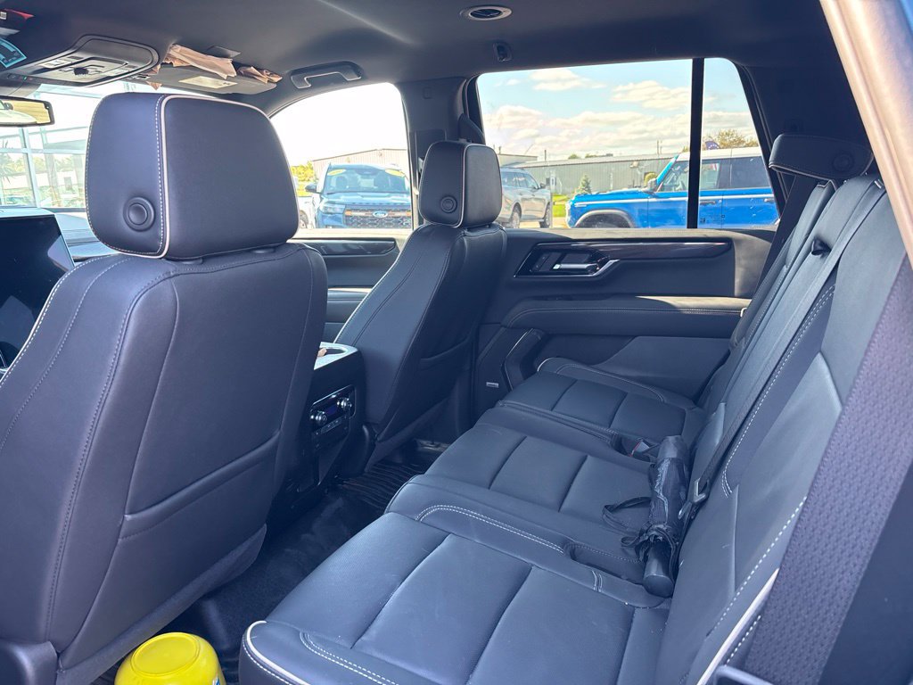 Used 2025 GMC Yukon Elevation AWD/4WD image 5
