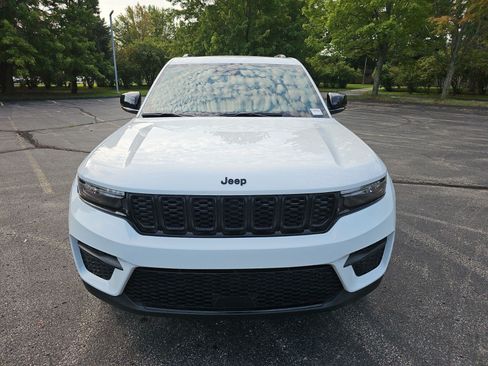 Used 2023 Jeep Grand Cherokee Altitude AWD/4WD image 9