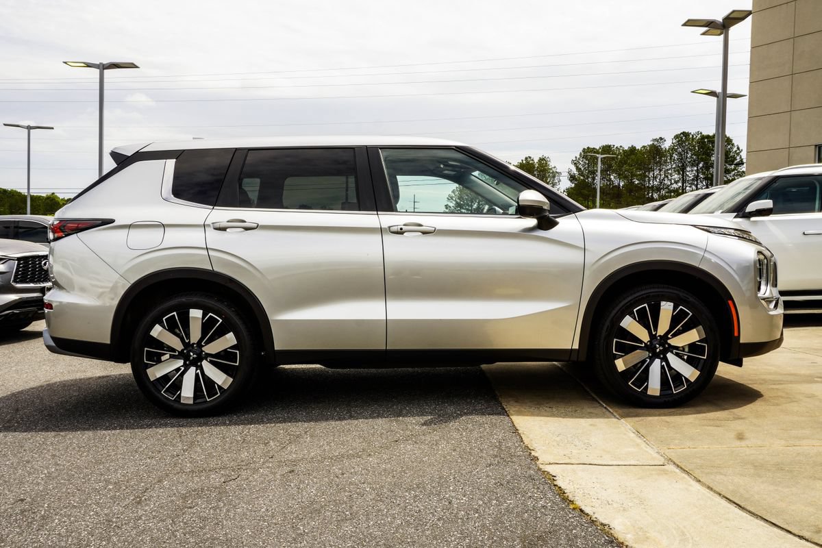 Used 2025 Mitsubishi Outlander SE AWD/4WD image 6