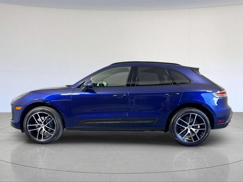 Certified 2022 Porsche Macan AWD/4WD image 2