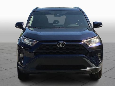 Used 2019 Toyota RAV4 XLE w/ Convenience Package FWD image 4