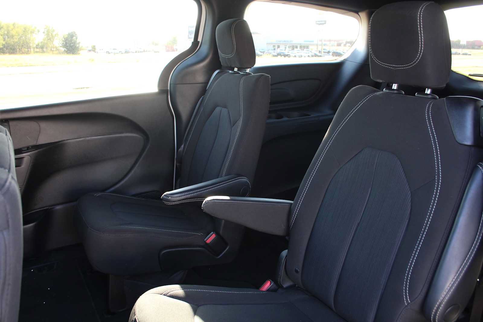 Used 2023 Chrysler Pacifica Touring FWD image 21