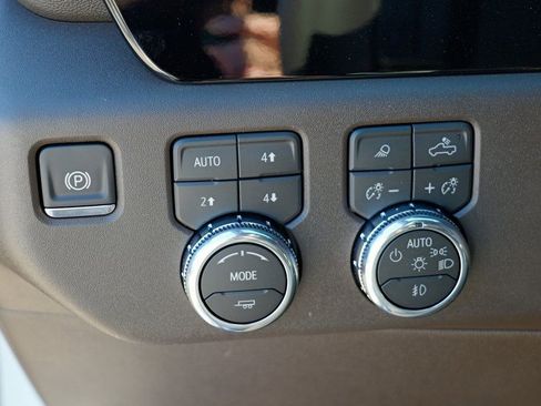 New 2026 GMC Sierra 1500 SLT image 18