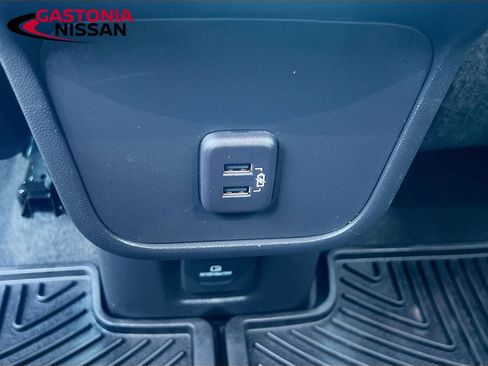 Used 2023 Chevrolet Equinox RS w/ RS Leather Package image 32