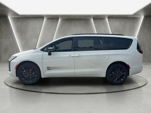 New 2027 Chrysler Pacifica Select AWD/4WD image 4