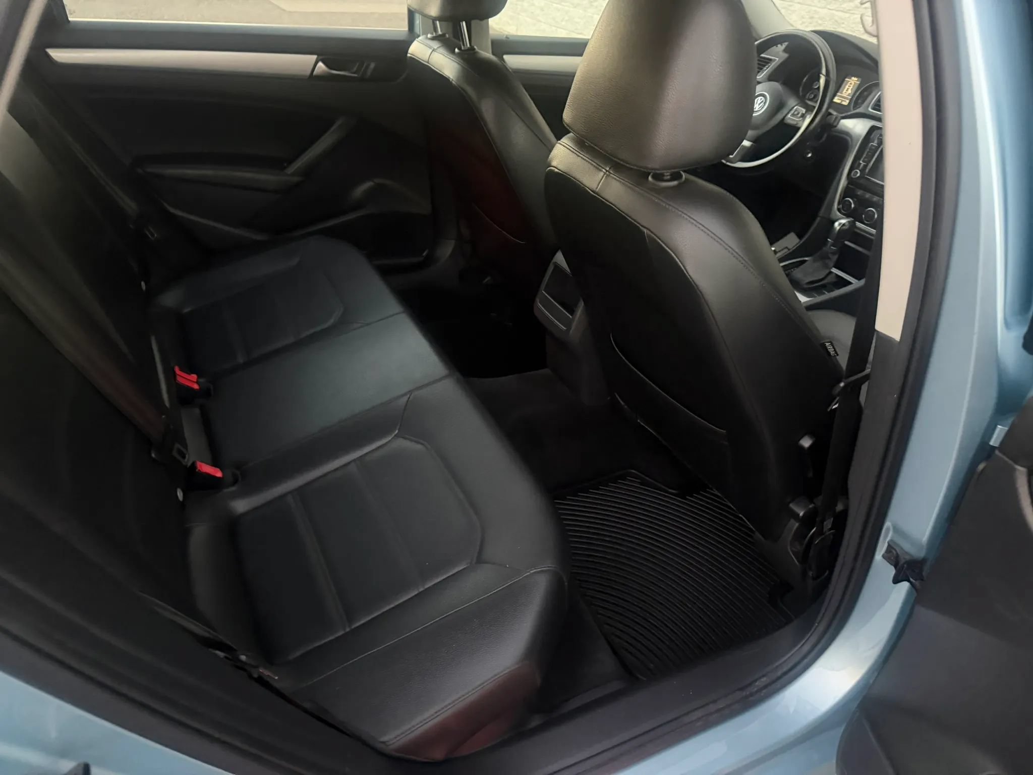 Used 2012 Volkswagen Passat TDI SE FWD image 17