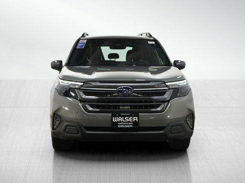 Used 2025 Subaru Forester Premium AWD/4WD image 8