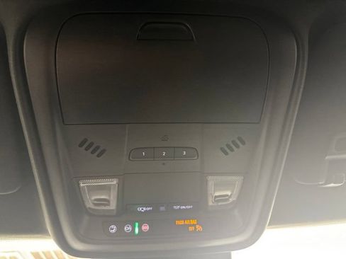 Used 2025 Cadillac XT4 Premium Luxury FWD image 30