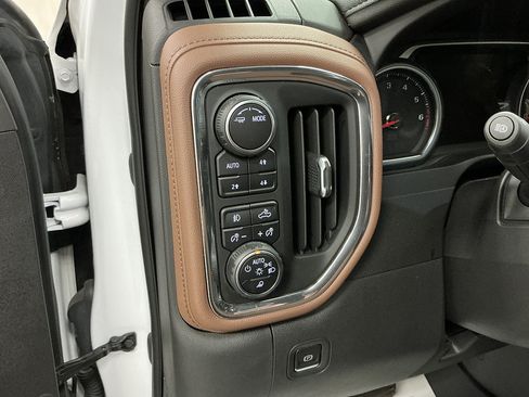 Used 2021 Chevrolet Silverado 1500 High Country w/ Safety Package II AWD/4WD image 15