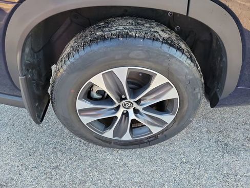 Used 2023 Toyota Highlander L image 7