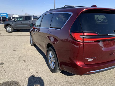 Used 2022 Chrysler Pacifica Touring-L image 16