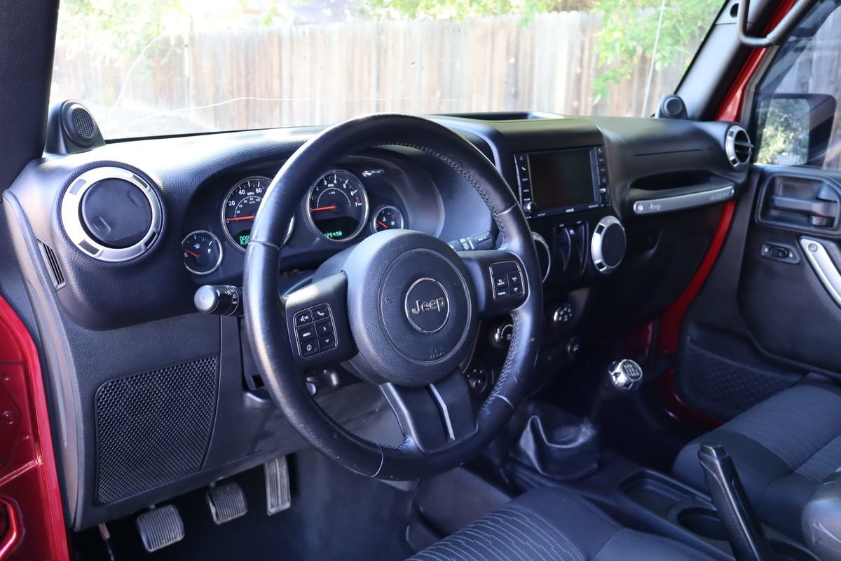 Used 2012 Jeep Wrangler Sahara w/ Connectivity Group AWD/4WD image 16
