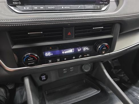 Used 2025 Nissan Rogue SV FWD image 24
