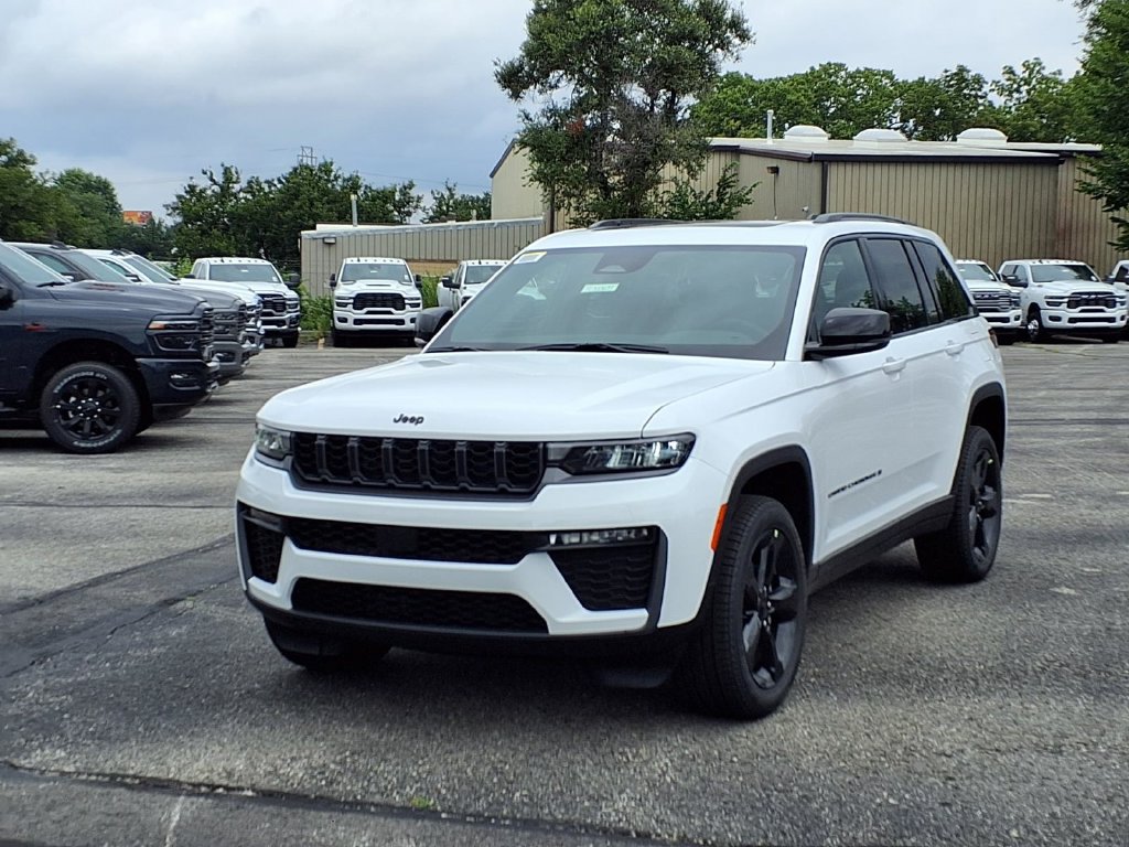 New 2026 Jeep Grand Cherokee Limited w/ Limited Altitude Package AWD/4WD image 2