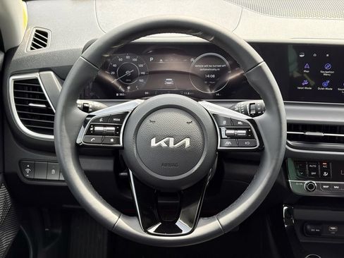 New 2026 Kia Seltos EX FWD image 32