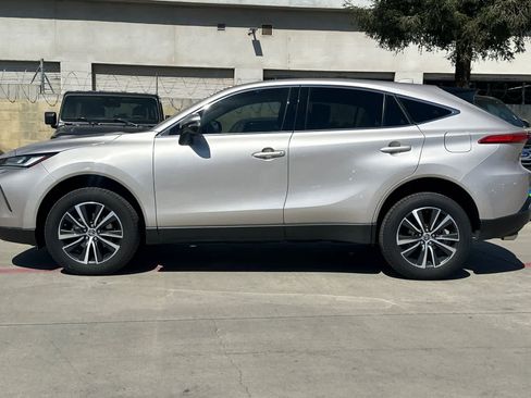 Used 2024 Toyota Venza LE image 6