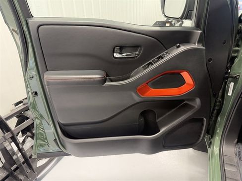 Used 2025 Nissan Frontier PRO-4X image 8
