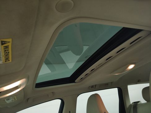 Used 2010 Volvo XC70 3.2 image 14