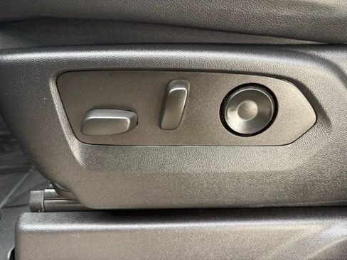 Used 2022 Chevrolet Silverado 1500 ZR2 w/ Technology Package image 29