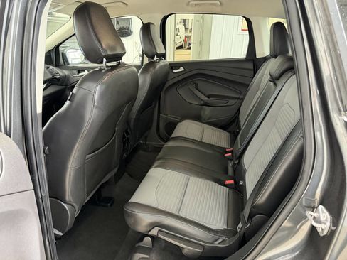 Used 2019 Ford Escape SE image 6