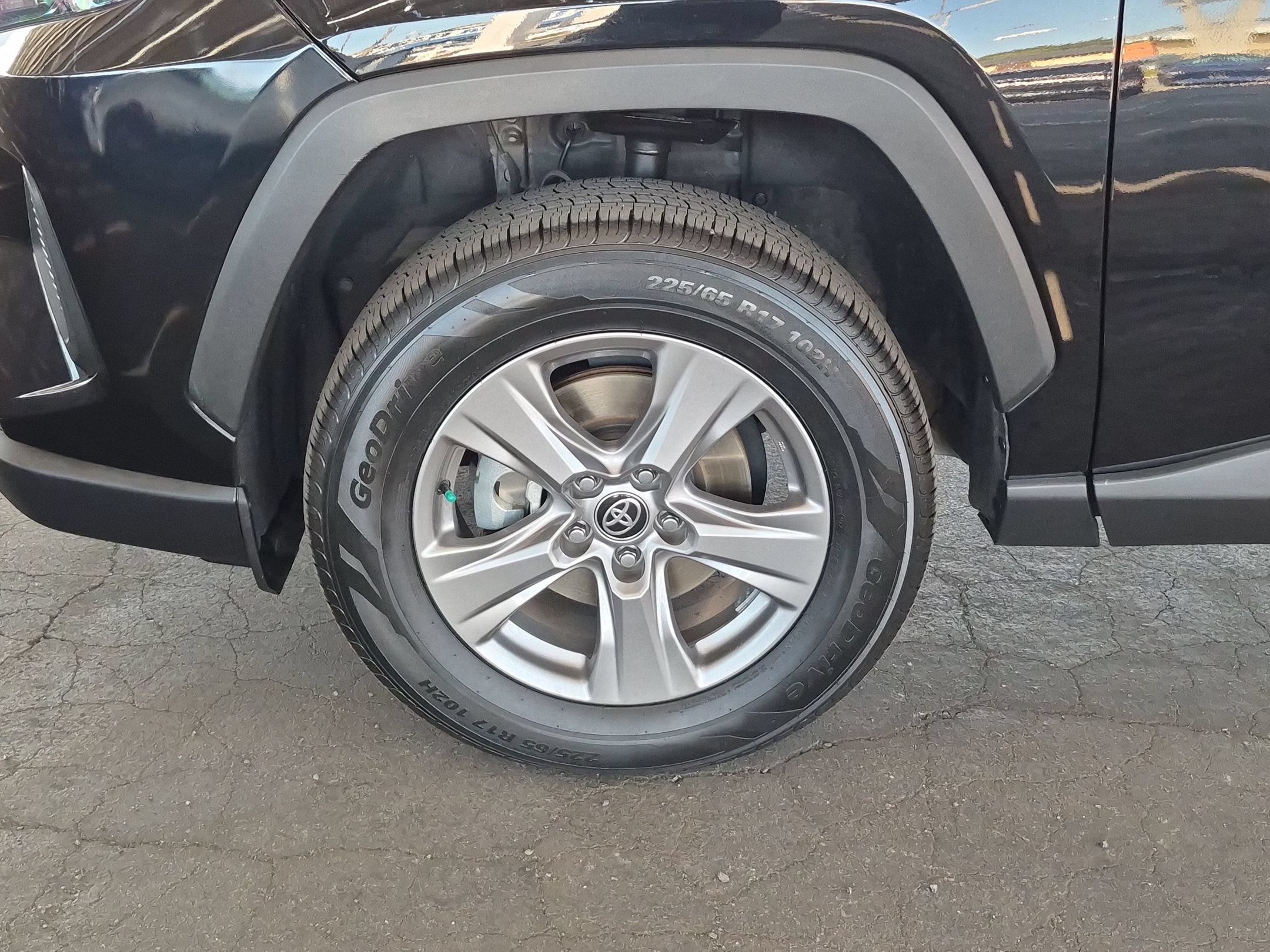 Certified 2024 Toyota RAV4 XLE FWD image 10