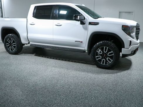 Used 2024 GMC Sierra 1500 AT4 w/ Technology Package AWD/4WD image 7