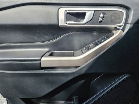 Used 2023 Ford Explorer XLT image 26