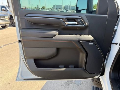 Used 2024 GMC Sierra 2500 AT4 w/ AT4 Premium Plus Package AWD/4WD image 10