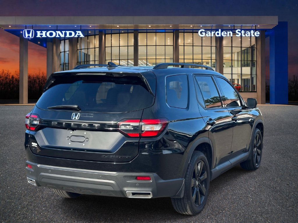 Used 2025 Honda Pilot Black Edition image 4