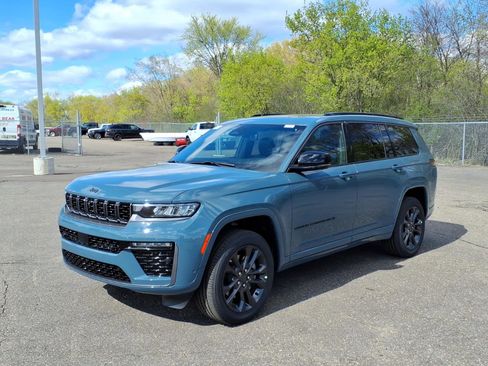 New 2026 Jeep Grand Cherokee L Limited AWD/4WD image 1