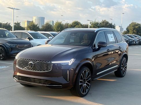 New 2026 Volvo XC90 B5 Plus image 2