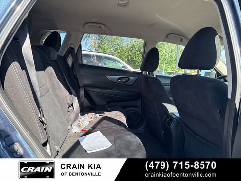 Used 2016 Nissan Rogue SV image 9