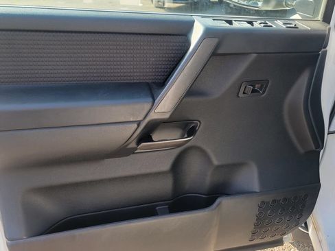 Used 2014 Nissan Titan 4x4 Crew Cab image 11